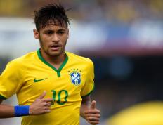 田径最新战报！法国队迎战阿根廷队，超级对决，球迷热情点燃赛场